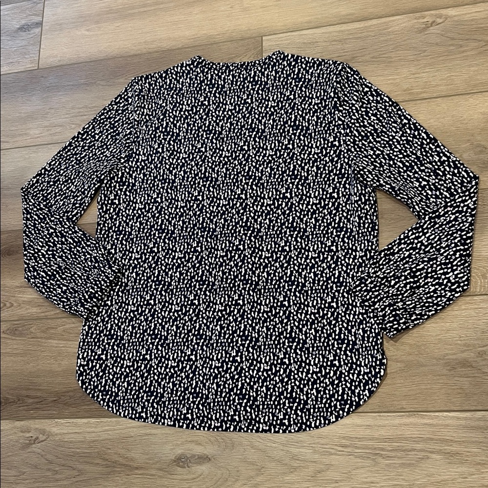 Ann Taylor Factory Navy Patterned Top Long Sleeved Business Casual Size Large - Picture 9 of 9